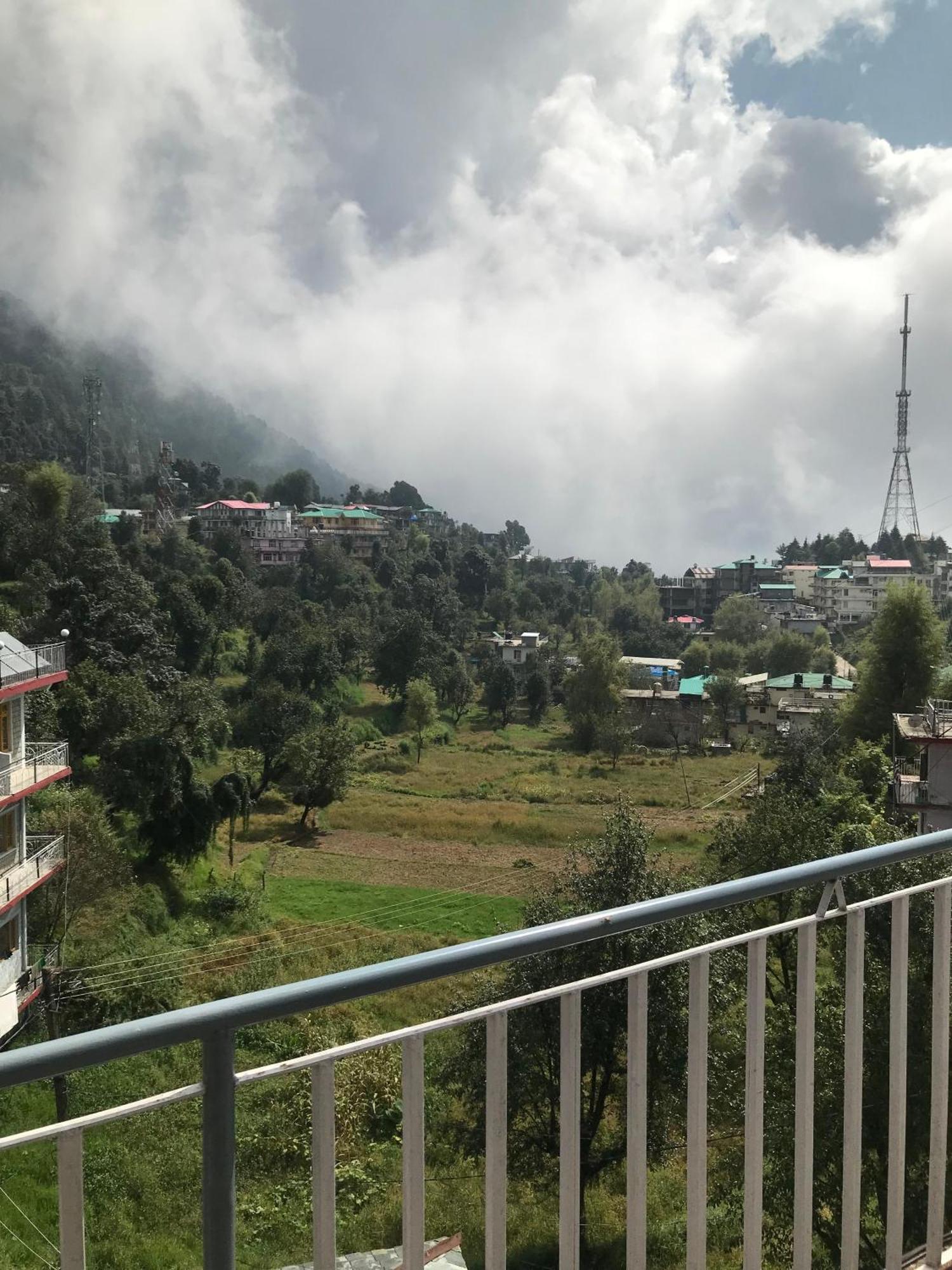 Mcleodganj Diaries Guest House 다람샬라 외부 사진
