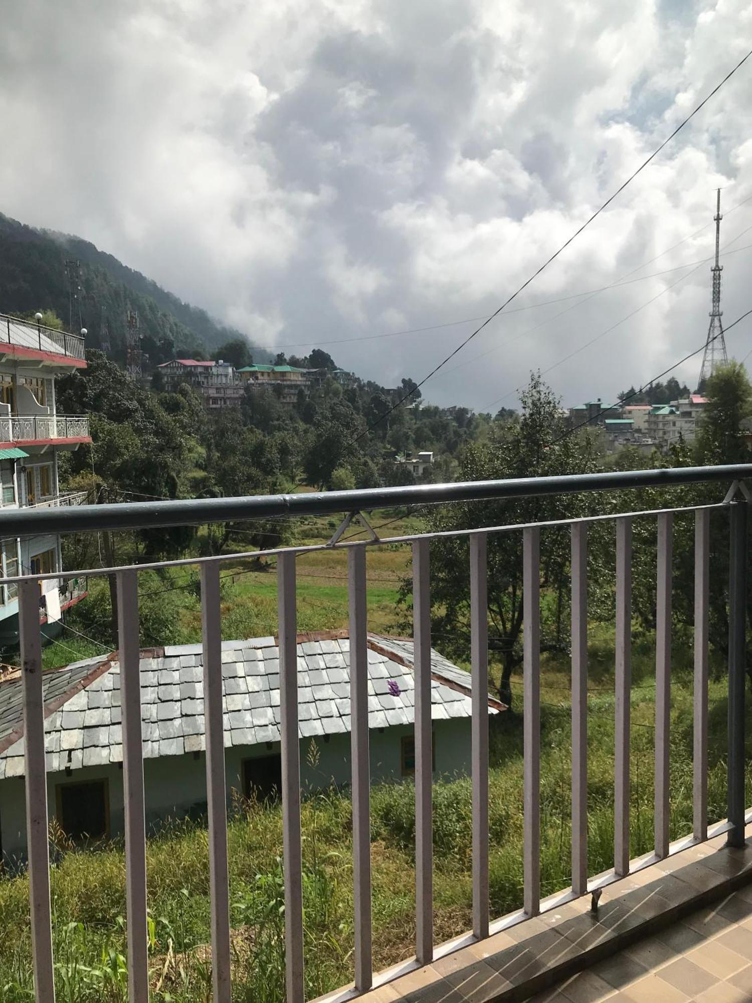 Mcleodganj Diaries Guest House 다람샬라 외부 사진