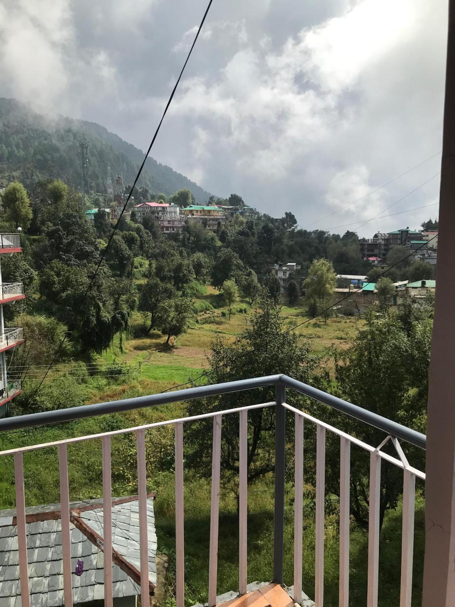Mcleodganj Diaries Guest House 다람샬라 외부 사진