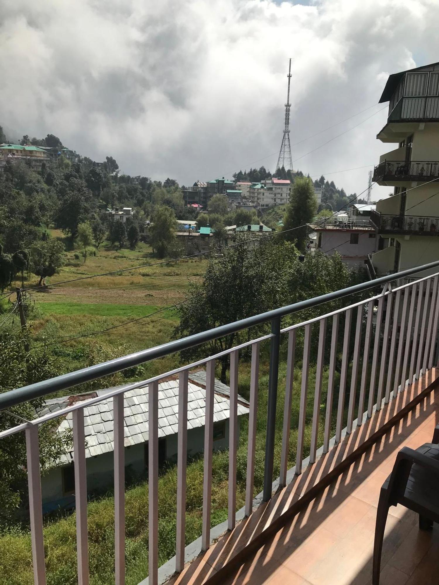 Mcleodganj Diaries Guest House 다람샬라 외부 사진