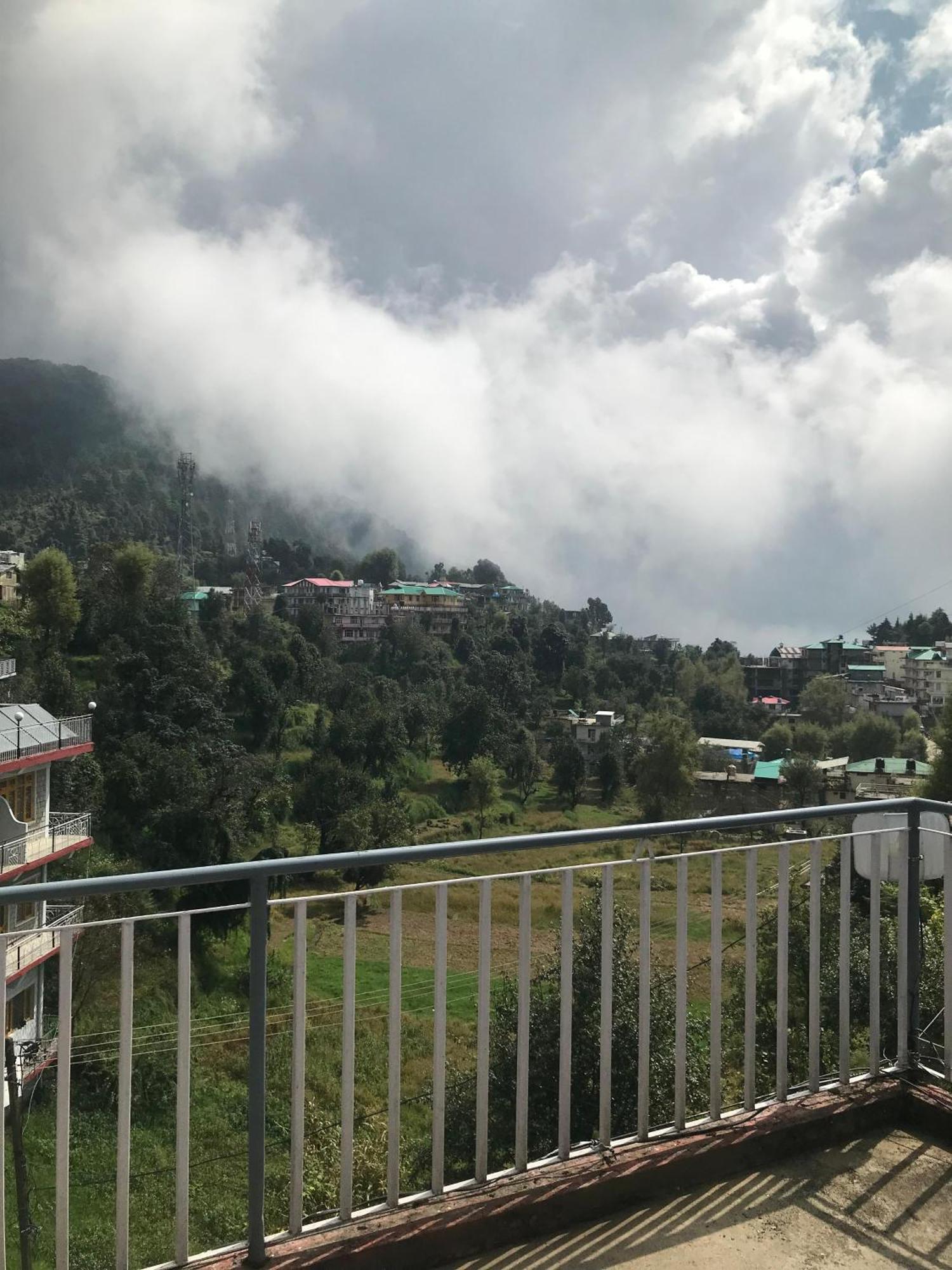 Mcleodganj Diaries Guest House 다람샬라 외부 사진