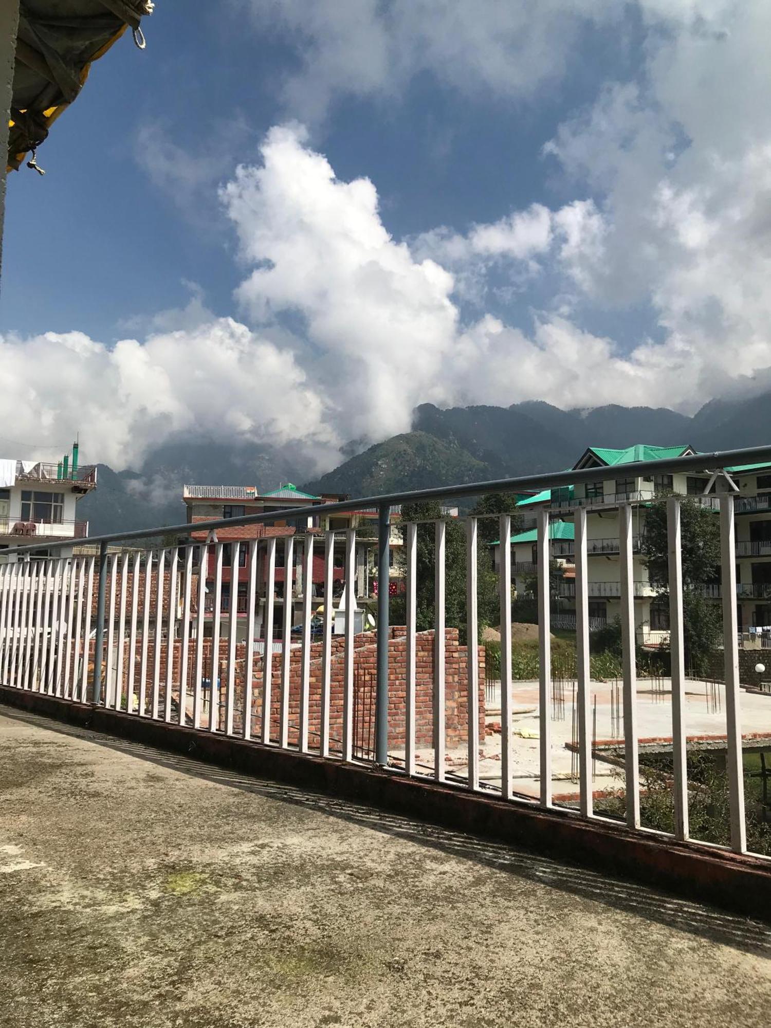 Mcleodganj Diaries Guest House 다람샬라 외부 사진